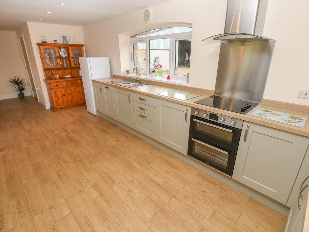 Woodpecker Barn Villa Pontyclun Exterior photo